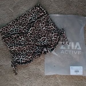 Zyia 🐆 Hustle Shorts medium
